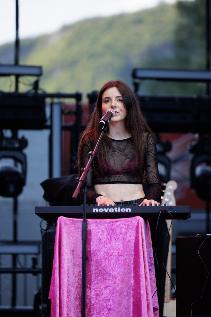 <a href='/artists/melrose/'>Melrose</a>