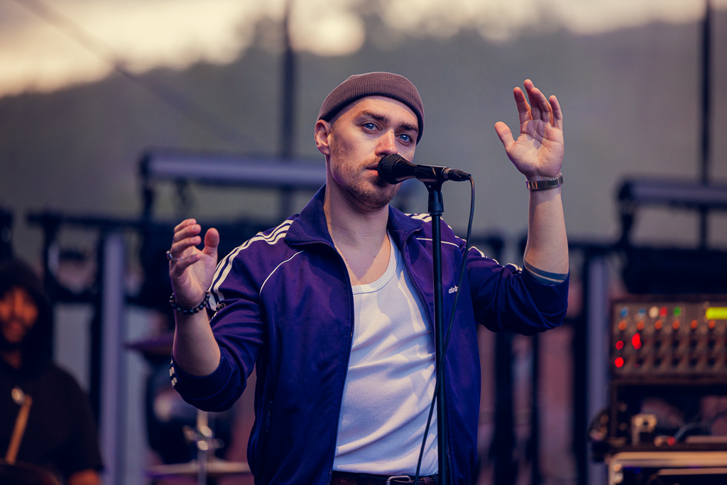 <a href='/artists/two-faces/'>Two Faces</a>