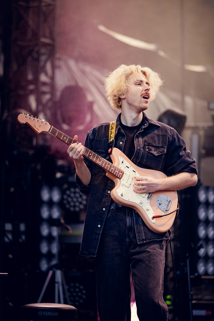 <a href='/artists/vernis-rouge/'>Vernis Rouge</a>