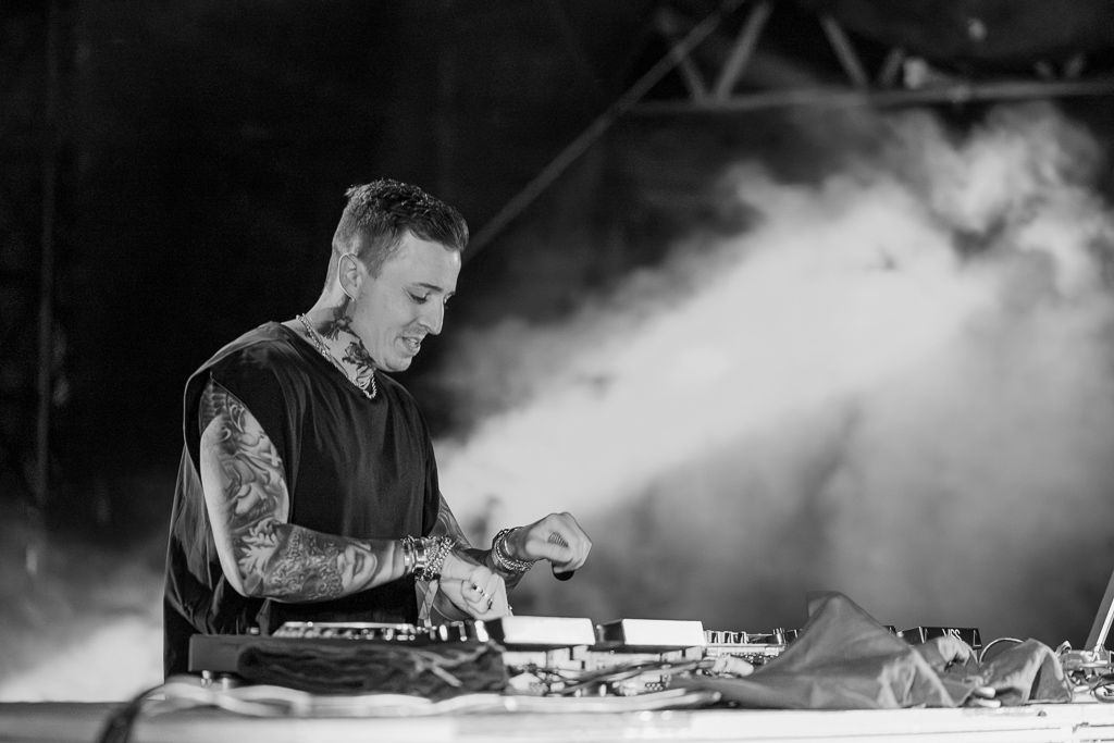 <a href='/artists/blasterjaxx/'>Blasterjaxx</a>