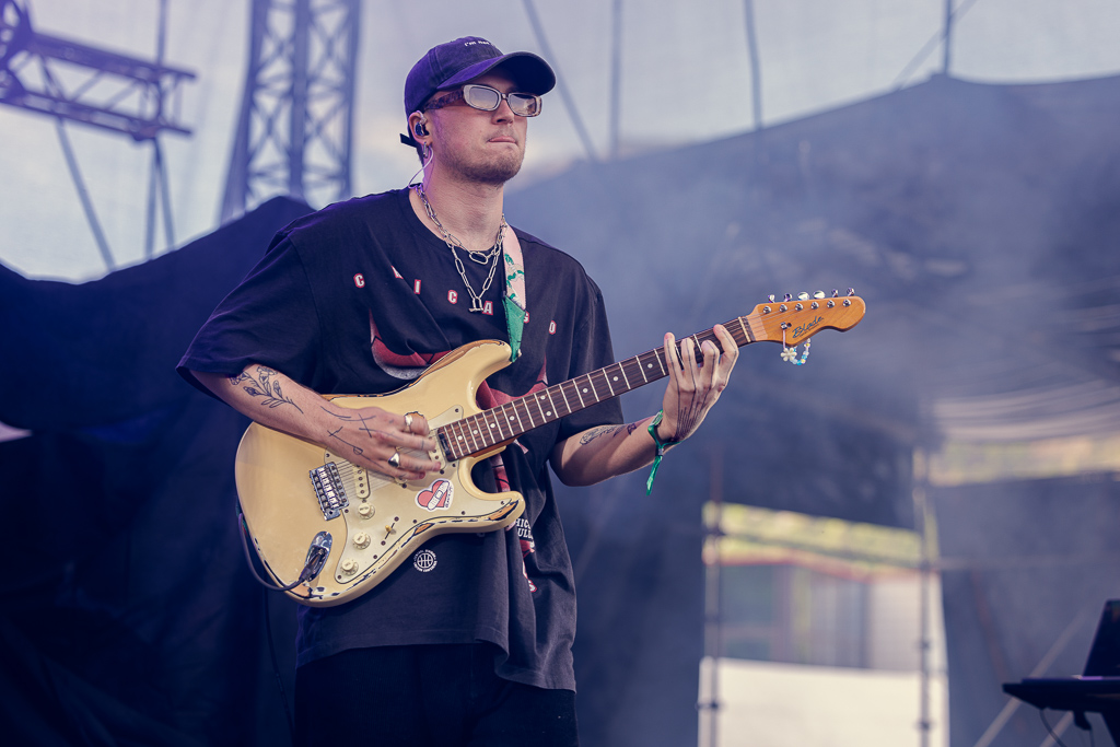 <a href='/artists/lakna/'>Lakna</a>