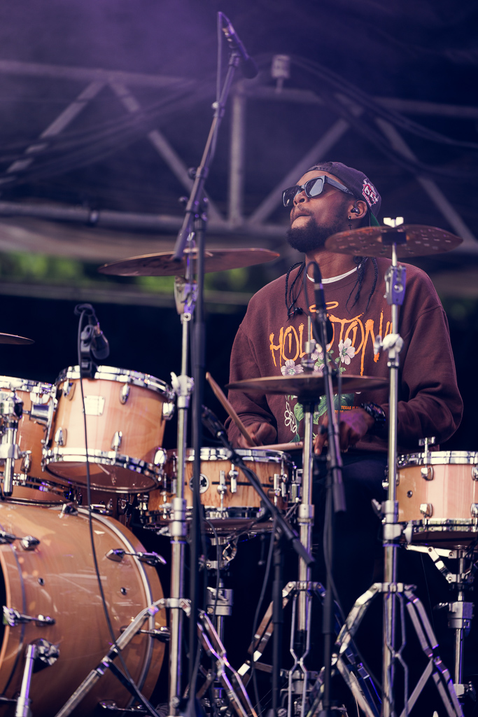 <a href='/artists/lakna/'>Lakna</a>