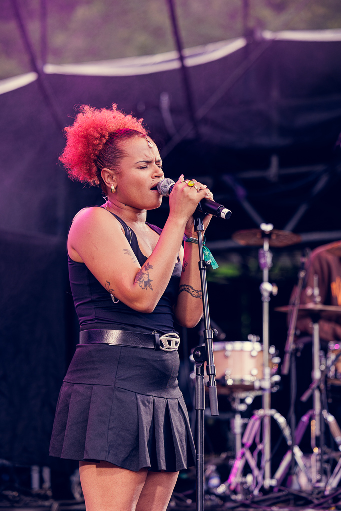 <a href='/artists/lakna/'>Lakna</a>