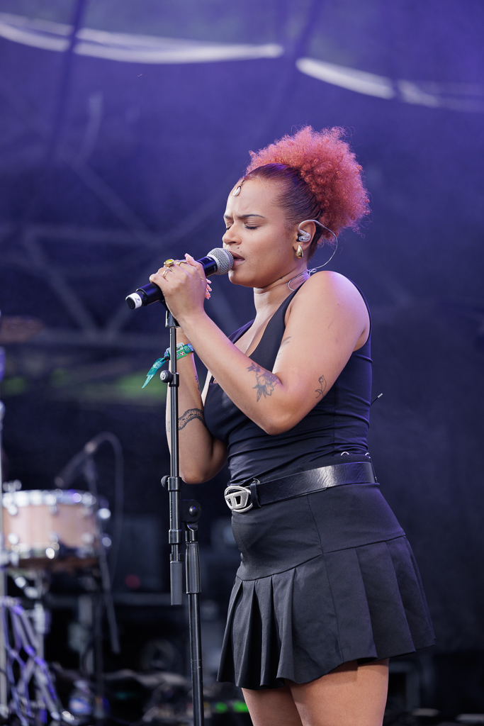 <a href='/artists/lakna/'>Lakna</a>