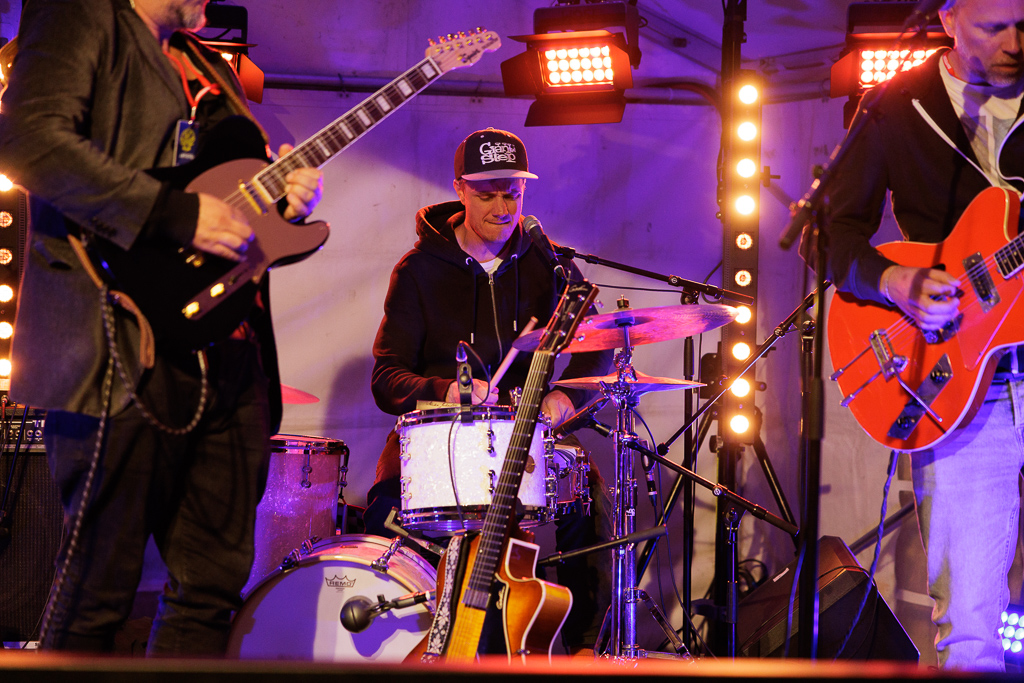 <a href='/artists/tendinista/'>Tendinista</a>