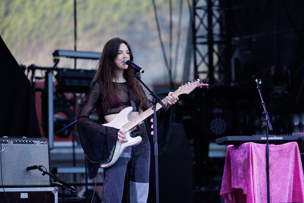 <a href='/artists/melrose/'>Melrose</a>