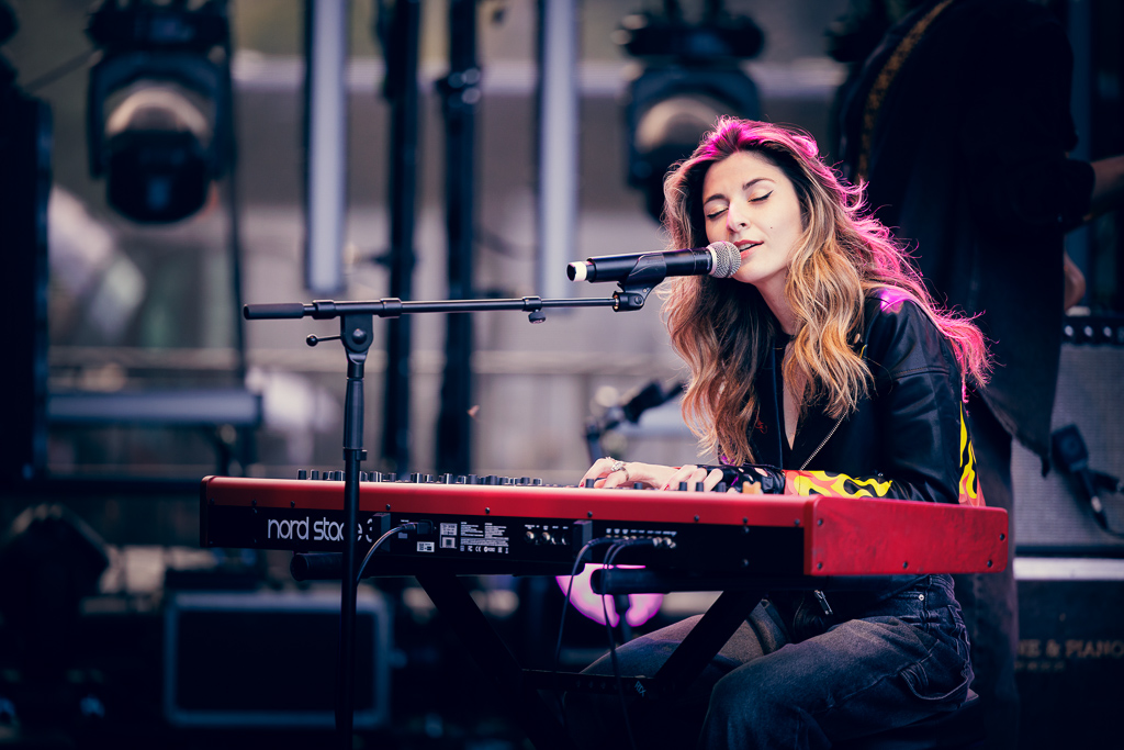 <a href='/artists/vernis-rouge/'>Vernis Rouge</a>