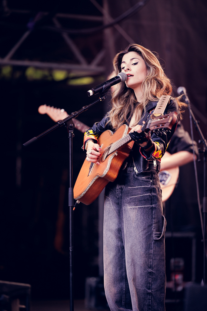 <a href='/artists/vernis-rouge/'>Vernis Rouge</a>