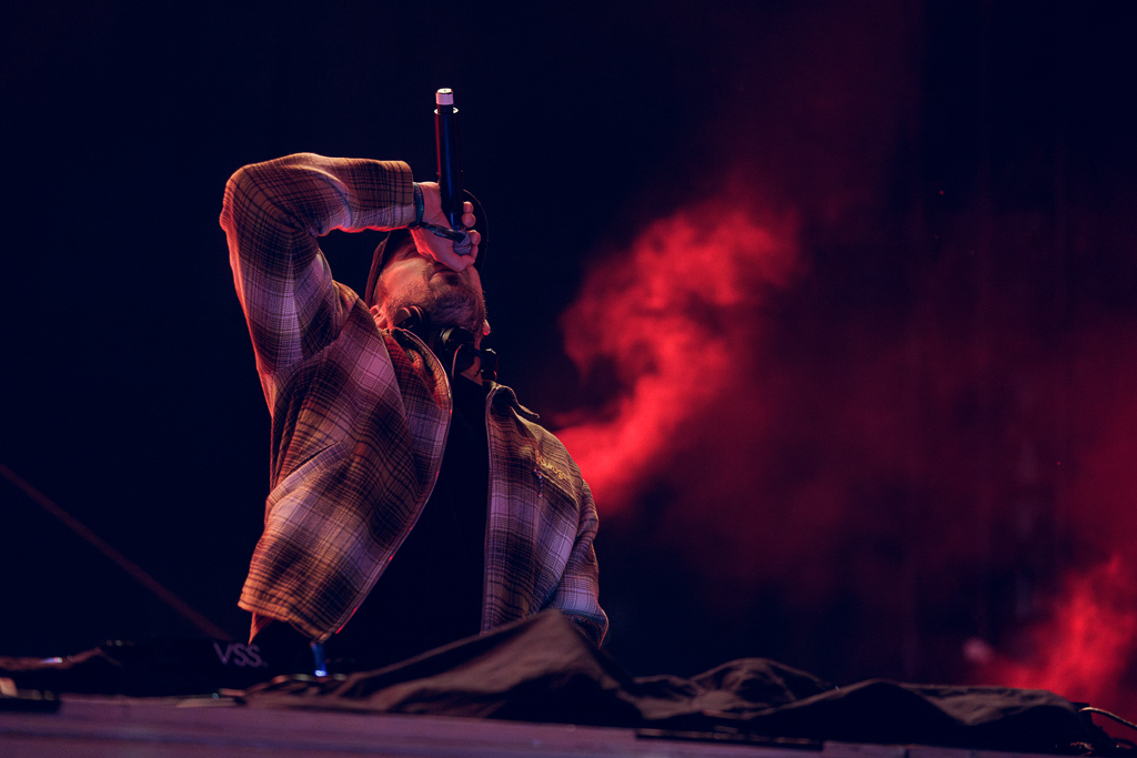 <a href='/artists/feder/'>Feder</a>