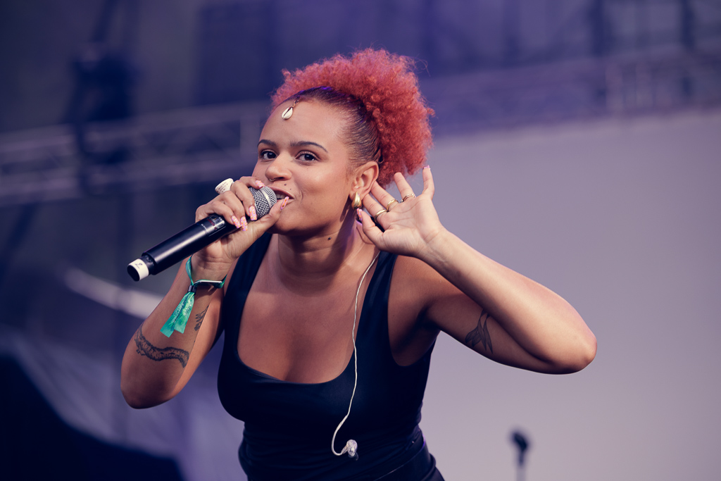 <a href='/artists/lakna/'>Lakna</a>