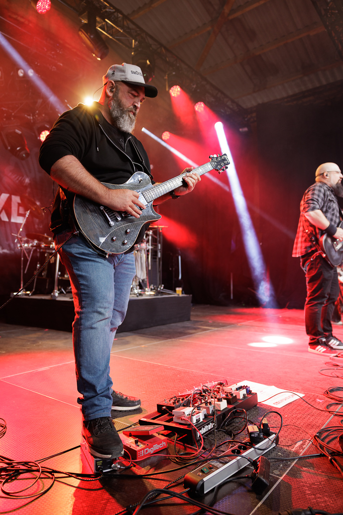 <a href='/artists/smokeheads/'>Smokeheads</a>