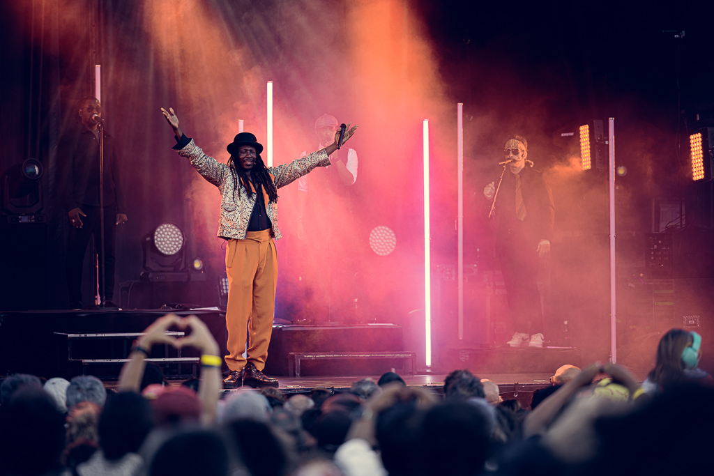 <a href='/artists/faada-freddy/'>Faada Freddy</a>