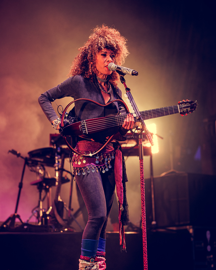 <a href='/artists/flavia-coelho/'>Flavia Coelho</a>