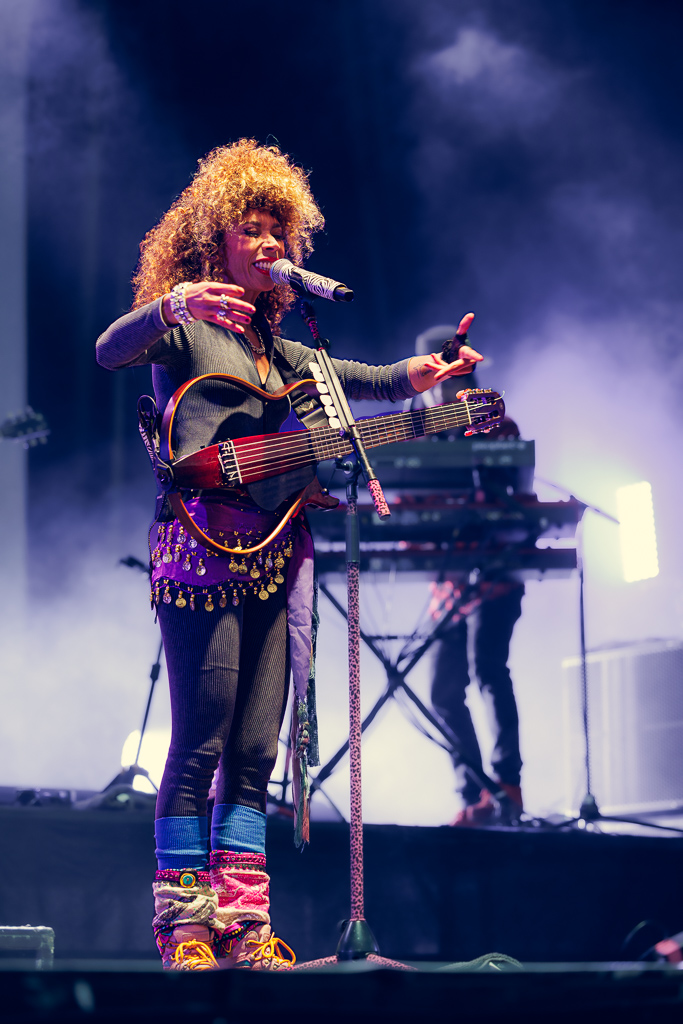 <a href='/artists/flavia-coelho/'>Flavia Coelho</a>