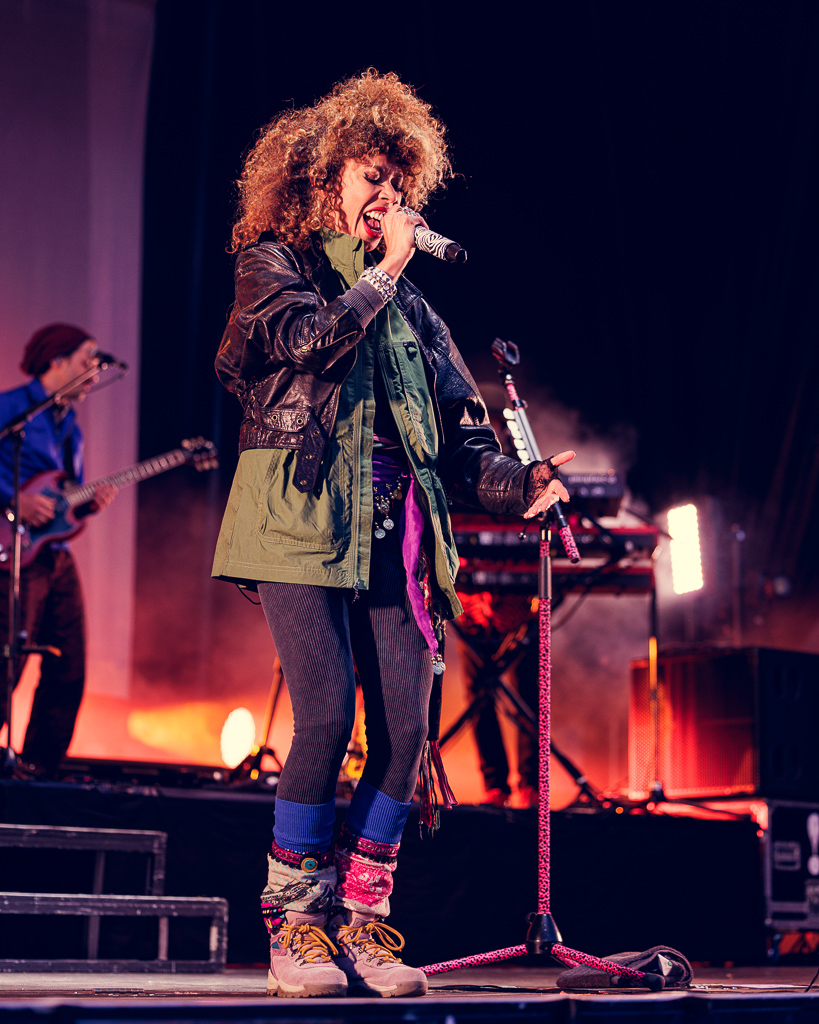 <a href='/artists/flavia-coelho/'>Flavia Coelho</a>