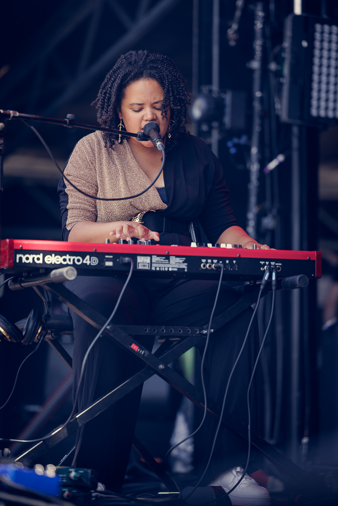 <a href='/artists/kolinga/'>Kolinga</a>