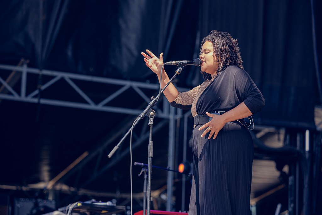 <a href='/artists/kolinga/'>Kolinga</a>