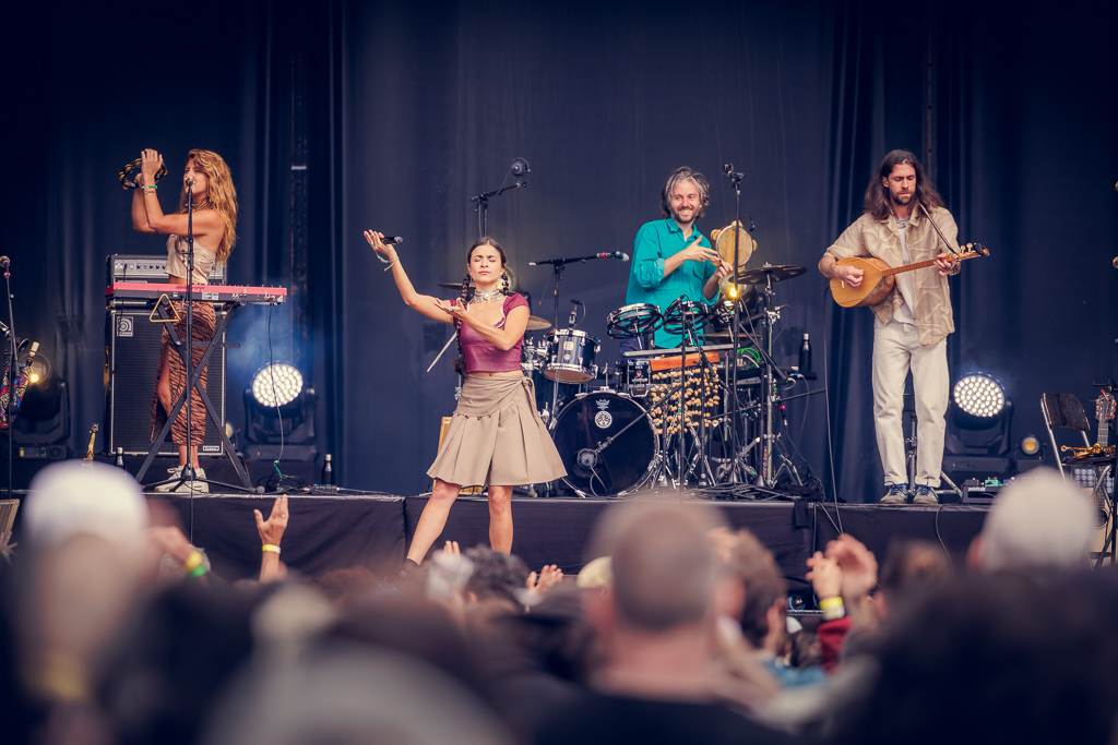 <a href='/artists/ladaniva/'>Ladaniva</a>