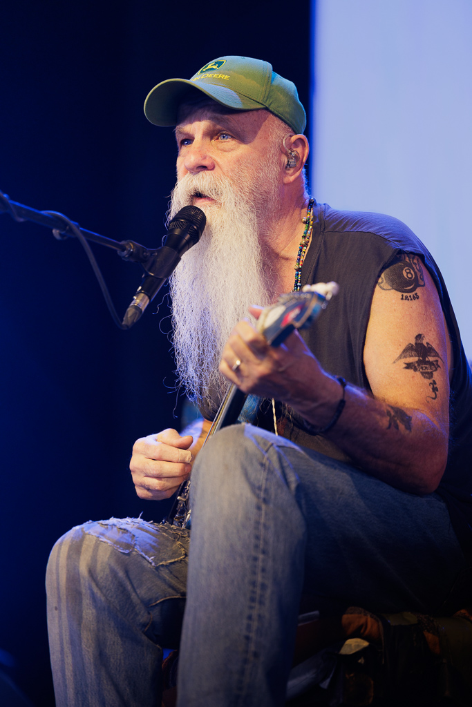 <a href='/artists/seasick-steve/'>Seasick Steve</a>