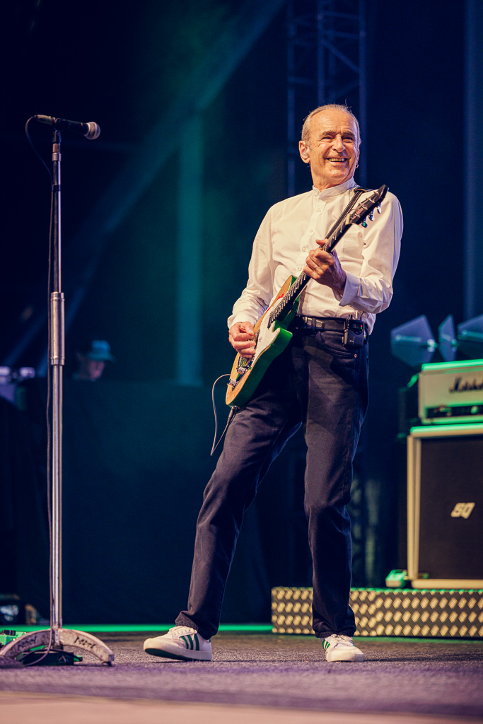 <a href='/artists/status-quo/'>Status Quo</a>