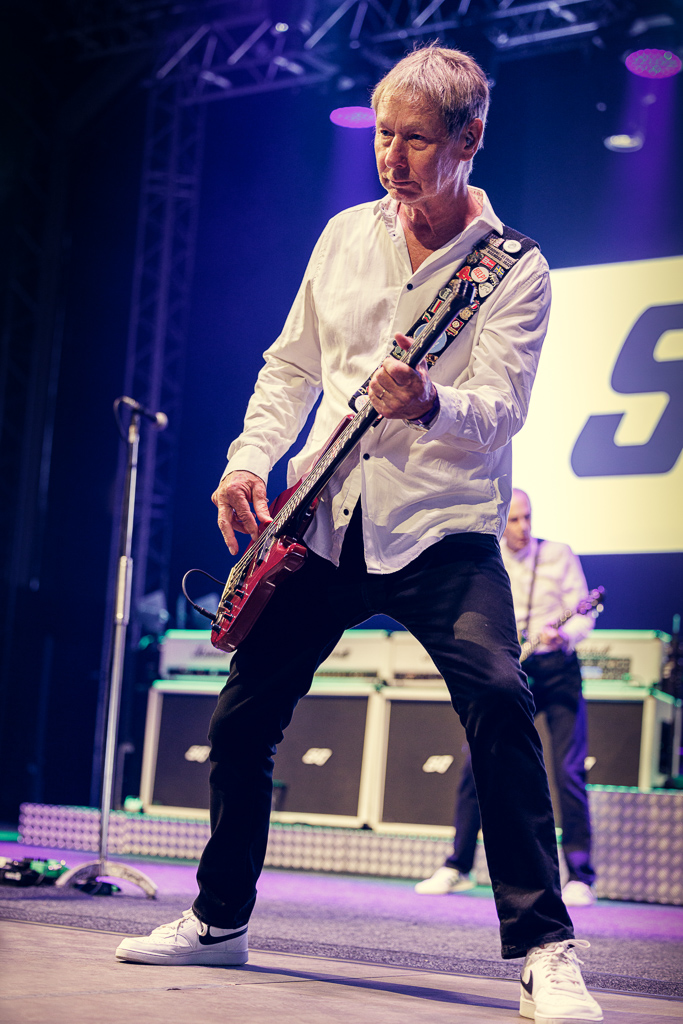 <a href='/artists/status-quo/'>Status Quo</a>