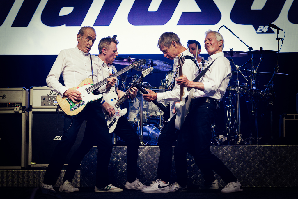 <a href='/artists/status-quo/'>Status Quo</a>
