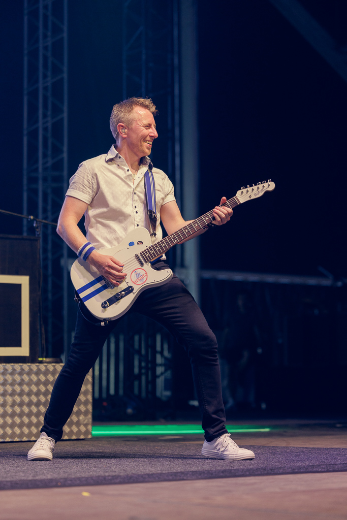 <a href='/artists/status-quo/'>Status Quo</a>