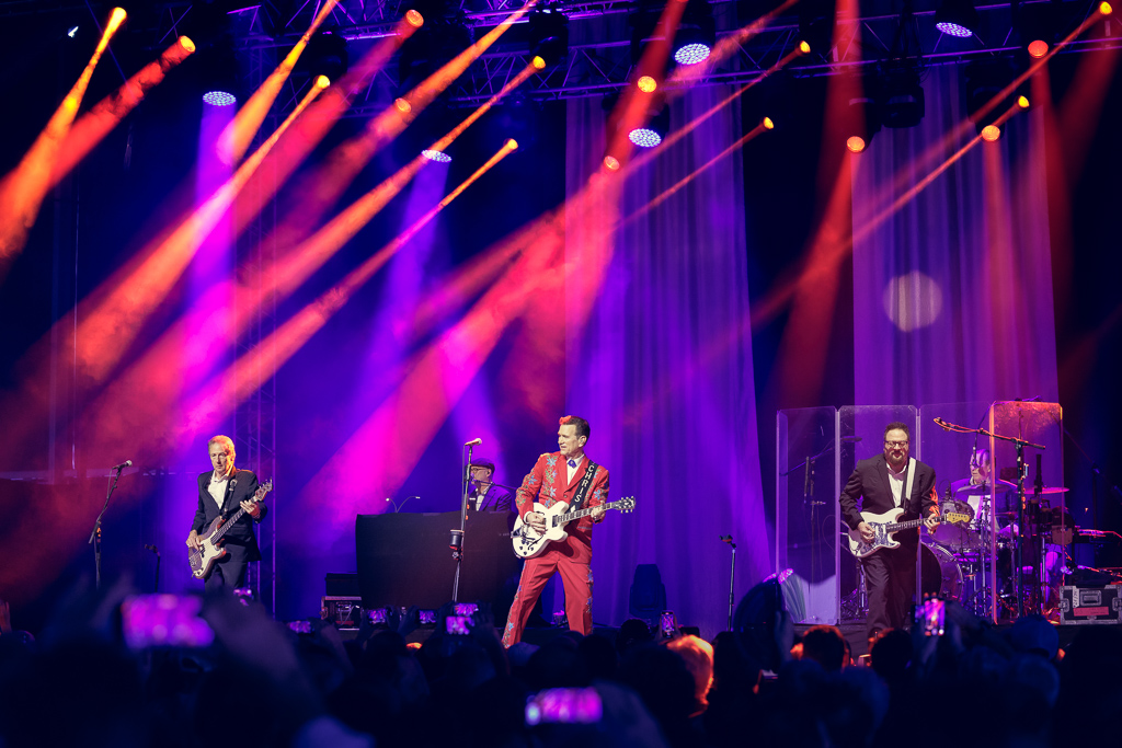 <a href='/artists/chris-isaak/'>Chris Isaak</a>