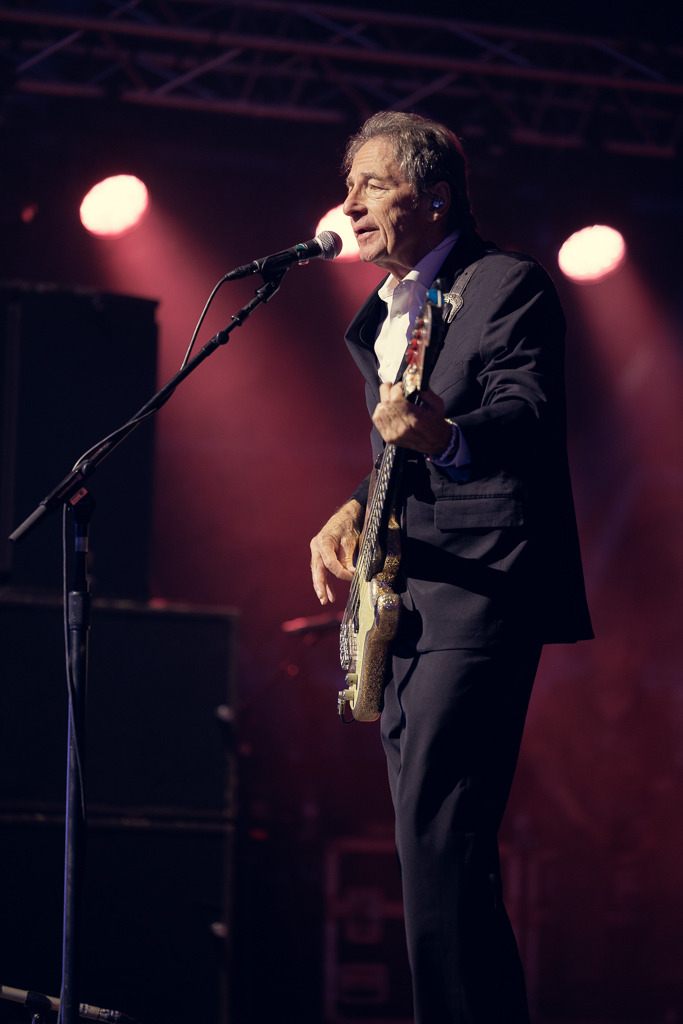 <a href='/artists/chris-isaak/'>Chris Isaak</a>