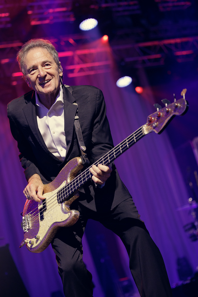 <a href='/artists/chris-isaak/'>Chris Isaak</a>