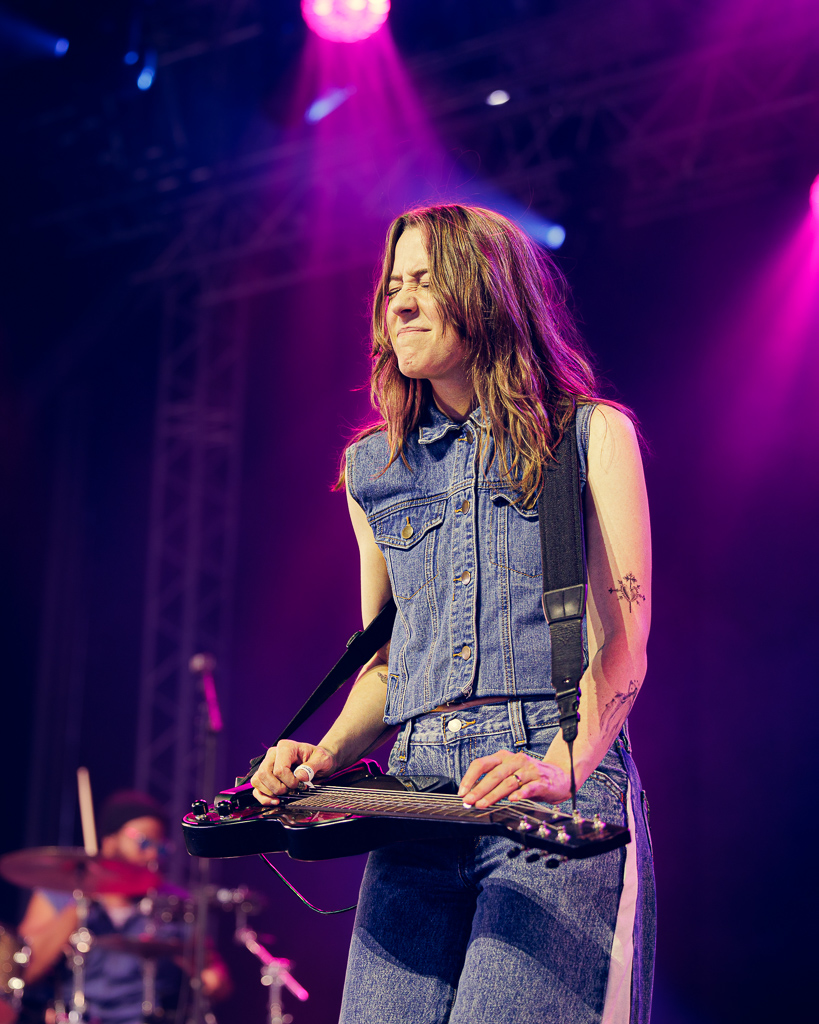 <a href='/artists/larkin-poe/'>Larkin Poe</a>