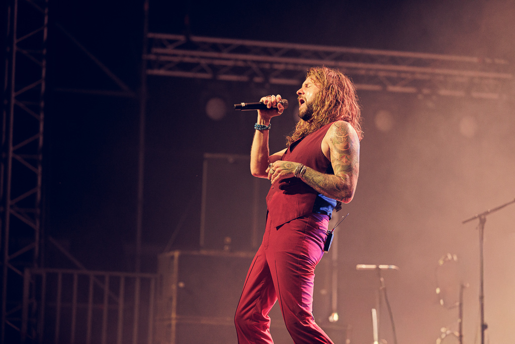 <a href='/artists/rival-sons/'>Rival Sons</a>