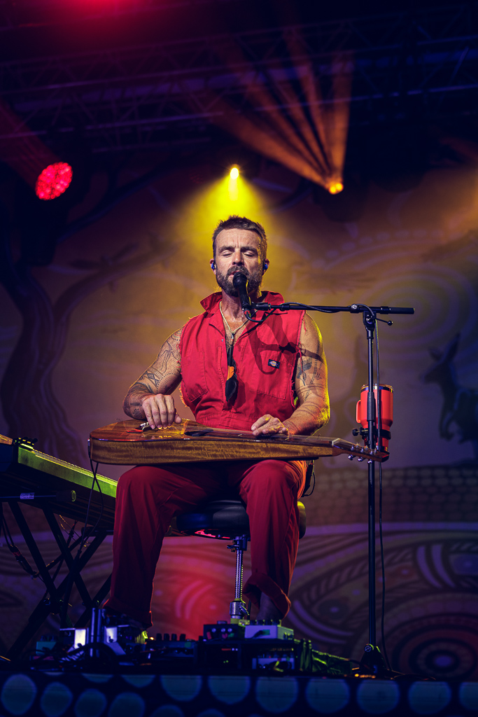 <a href='/artists/xavier-rudd/'>Xavier Rudd</a>