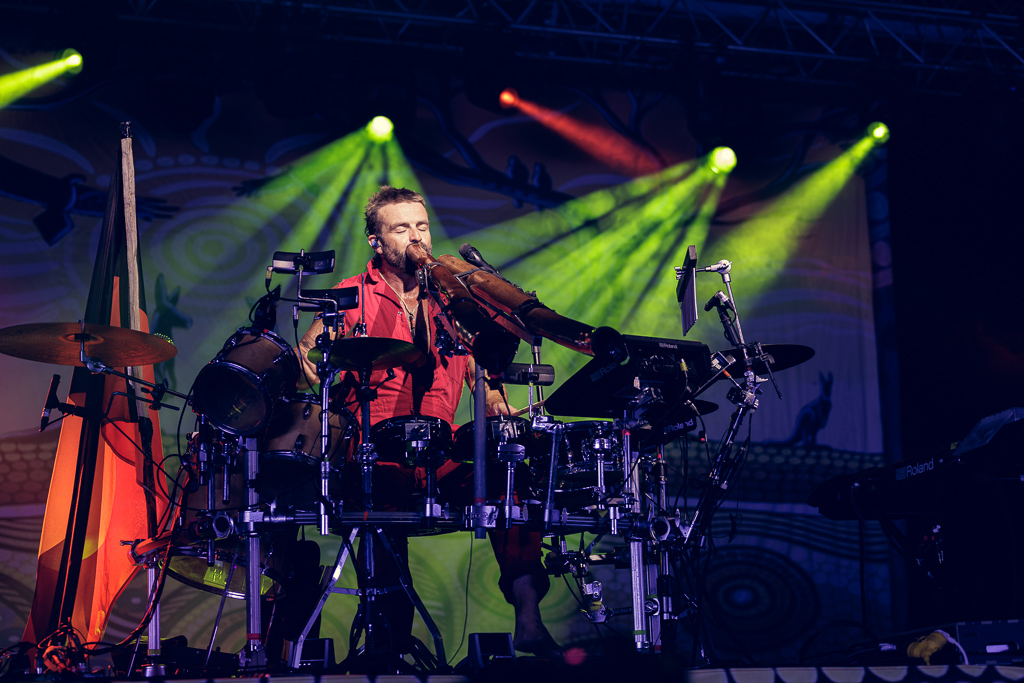 <a href='/artists/xavier-rudd/'>Xavier Rudd</a>