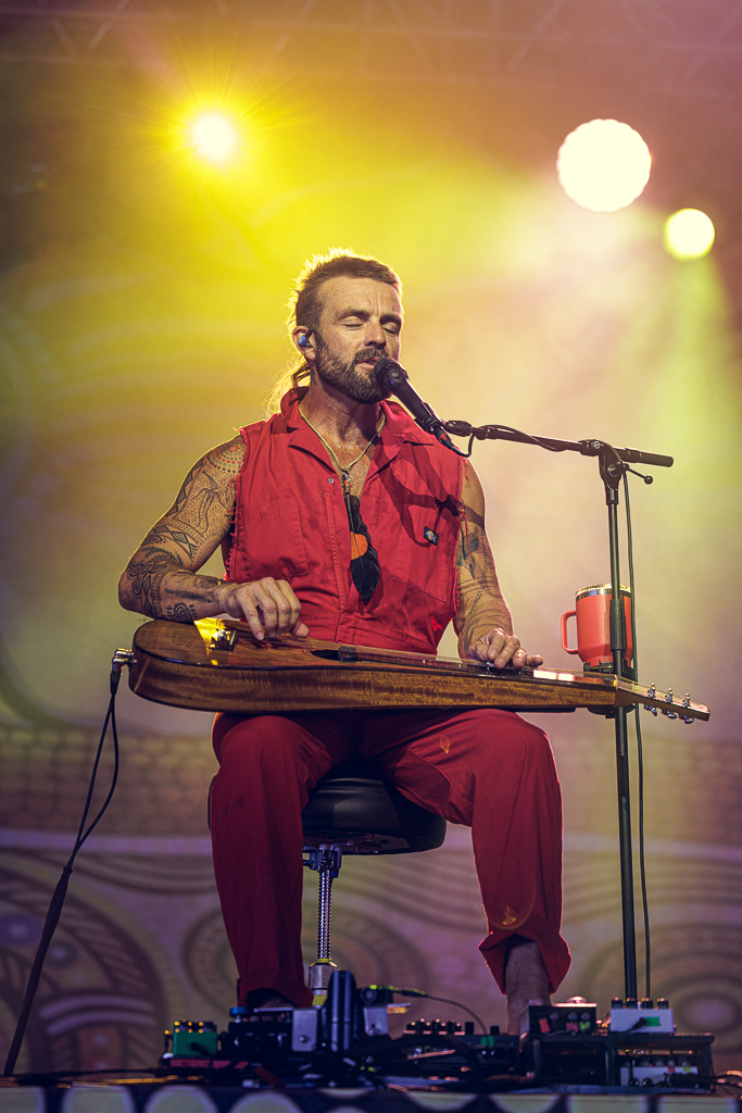 <a href='/artists/xavier-rudd/'>Xavier Rudd</a>