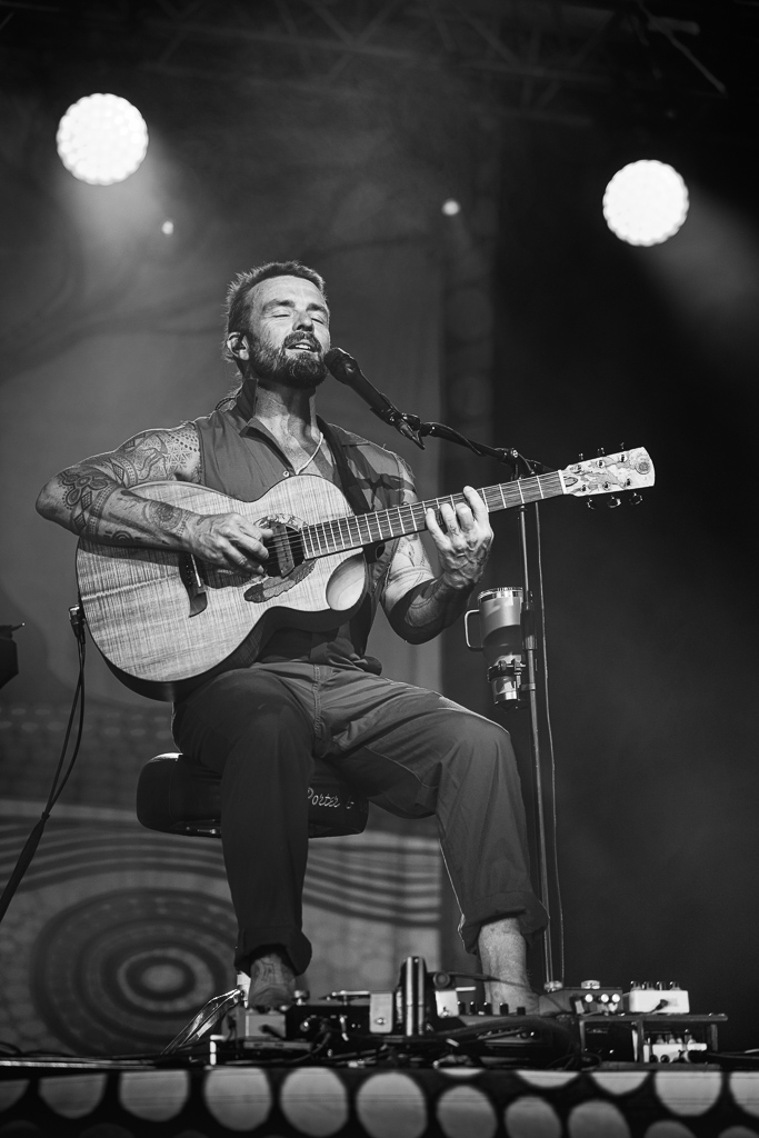 <a href='/artists/xavier-rudd/'>Xavier Rudd</a>