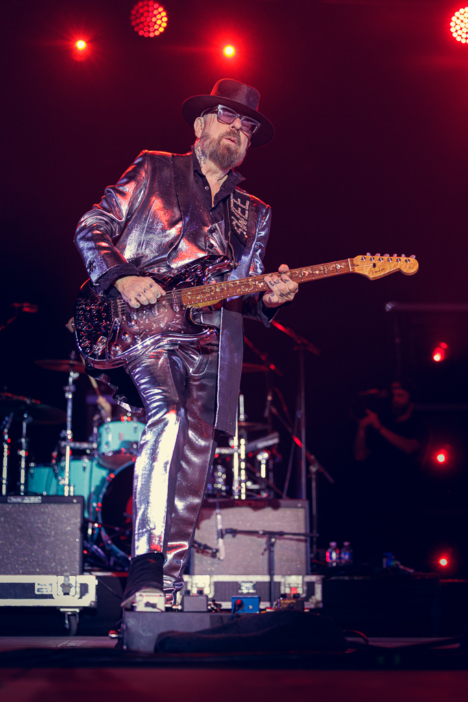 <a href='/artists/dave-stewart/'>Dave Stewart</a>