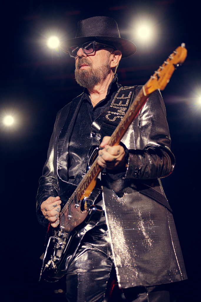 <a href='/artists/dave-stewart/'>Dave Stewart</a>