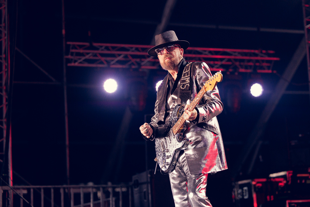 <a href='/artists/dave-stewart/'>Dave Stewart</a>