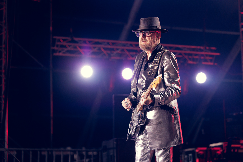 <a href='/artists/dave-stewart/'>Dave Stewart</a>