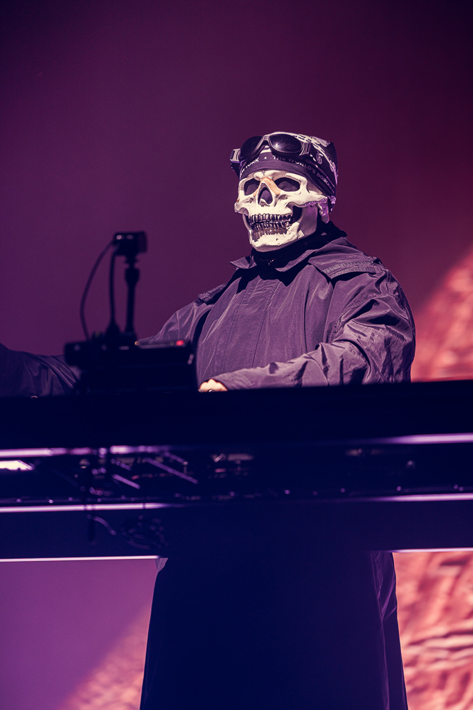 <a href='/artists/vladimir-cauchemar/'>Vladimir Cauchemar</a>