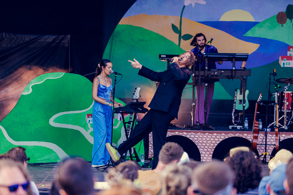 <a href='/artists/voyou/'>Voyou</a>