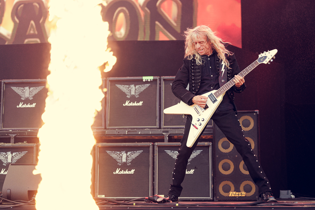 <a href='/artists/saxon/'>Saxon</a>