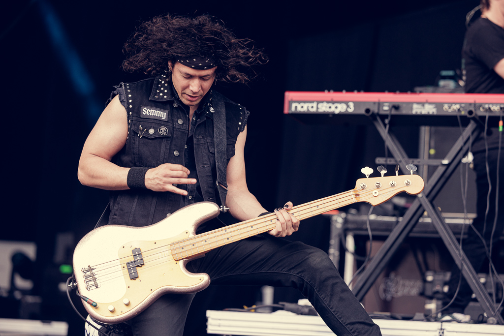 <a href='/artists/adrian-vandenberg/'>Adrian Vandenberg</a>