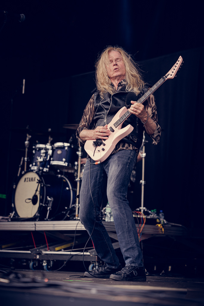 <a href='/artists/adrian-vandenberg/'>Adrian Vandenberg</a>