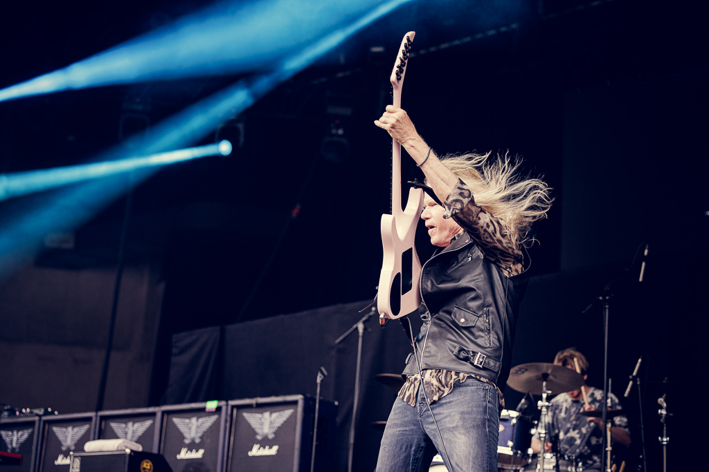 <a href='/artists/adrian-vandenberg/'>Adrian Vandenberg</a>