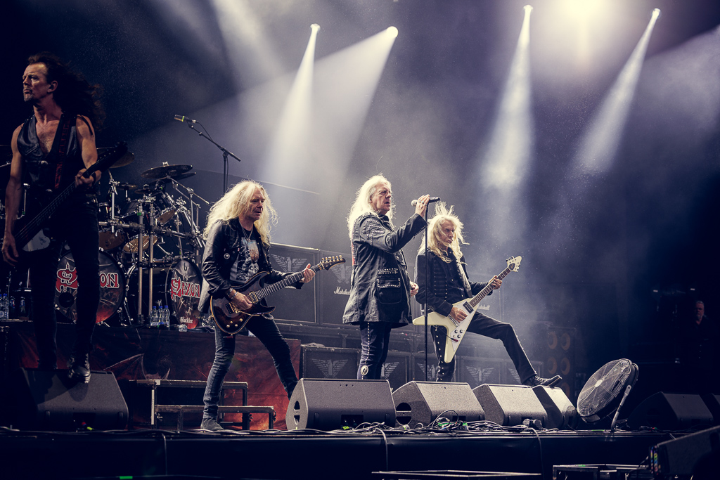 <a href='/artists/saxon/'>Saxon</a>