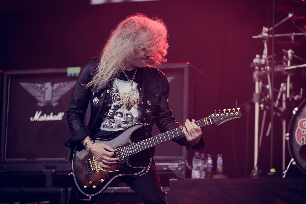 <a href='/artists/saxon/'>Saxon</a>