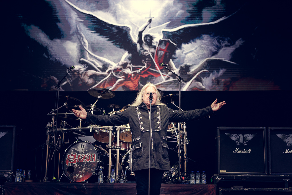 <a href='/artists/saxon/'>Saxon</a>