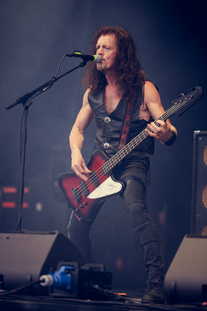 <a href='/artists/saxon/'>Saxon</a>